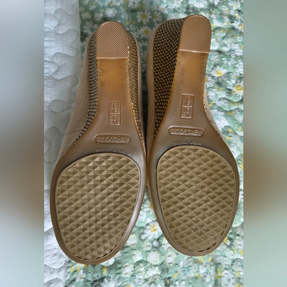 AEROSOLES Women's Tan Wedge Heels - Picture 6 of 7
